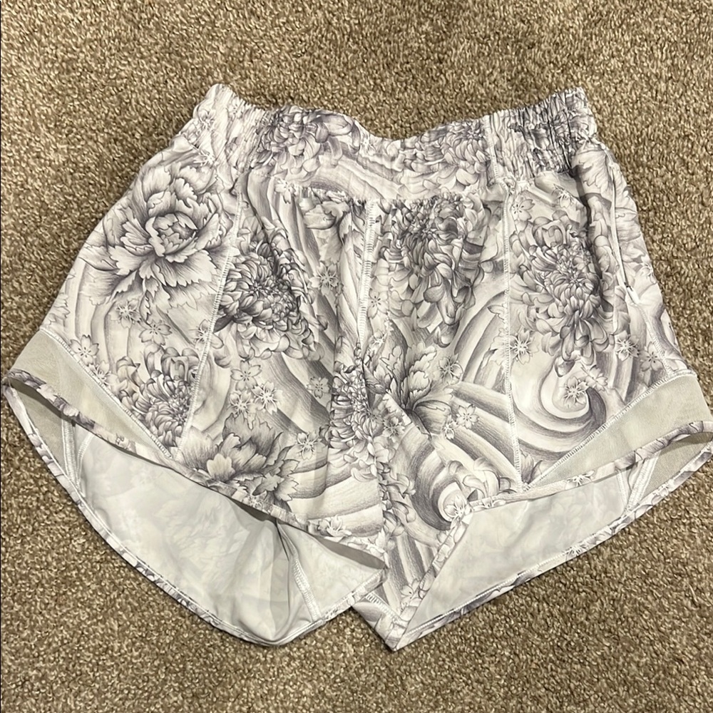 Lululemon Hotty Hot Short Floral